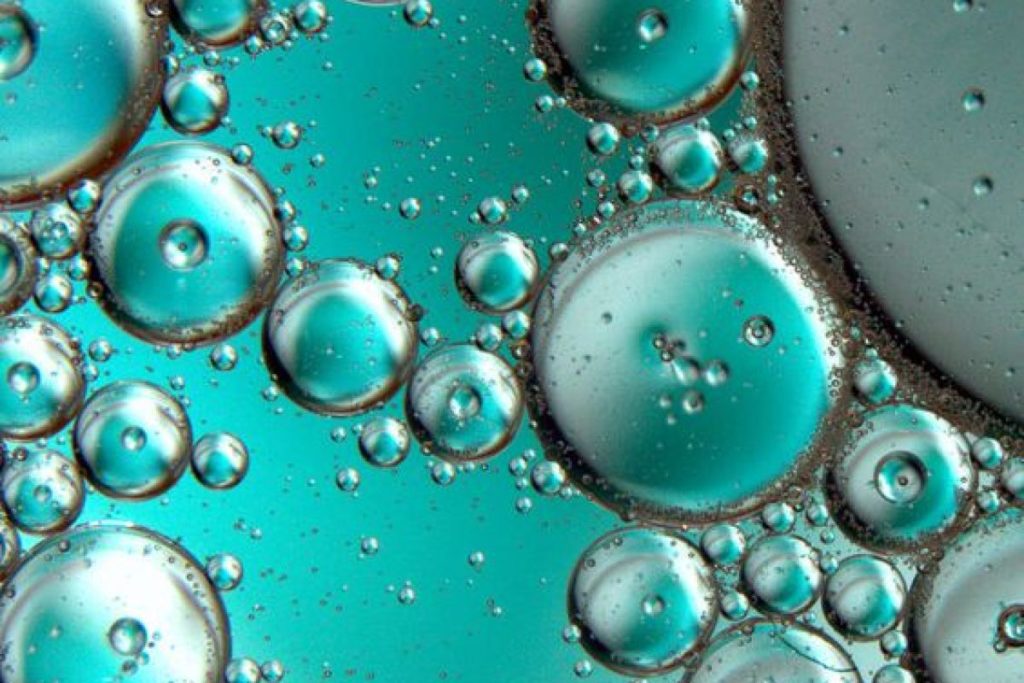 Microscopic bubbles of hyaluronic acid